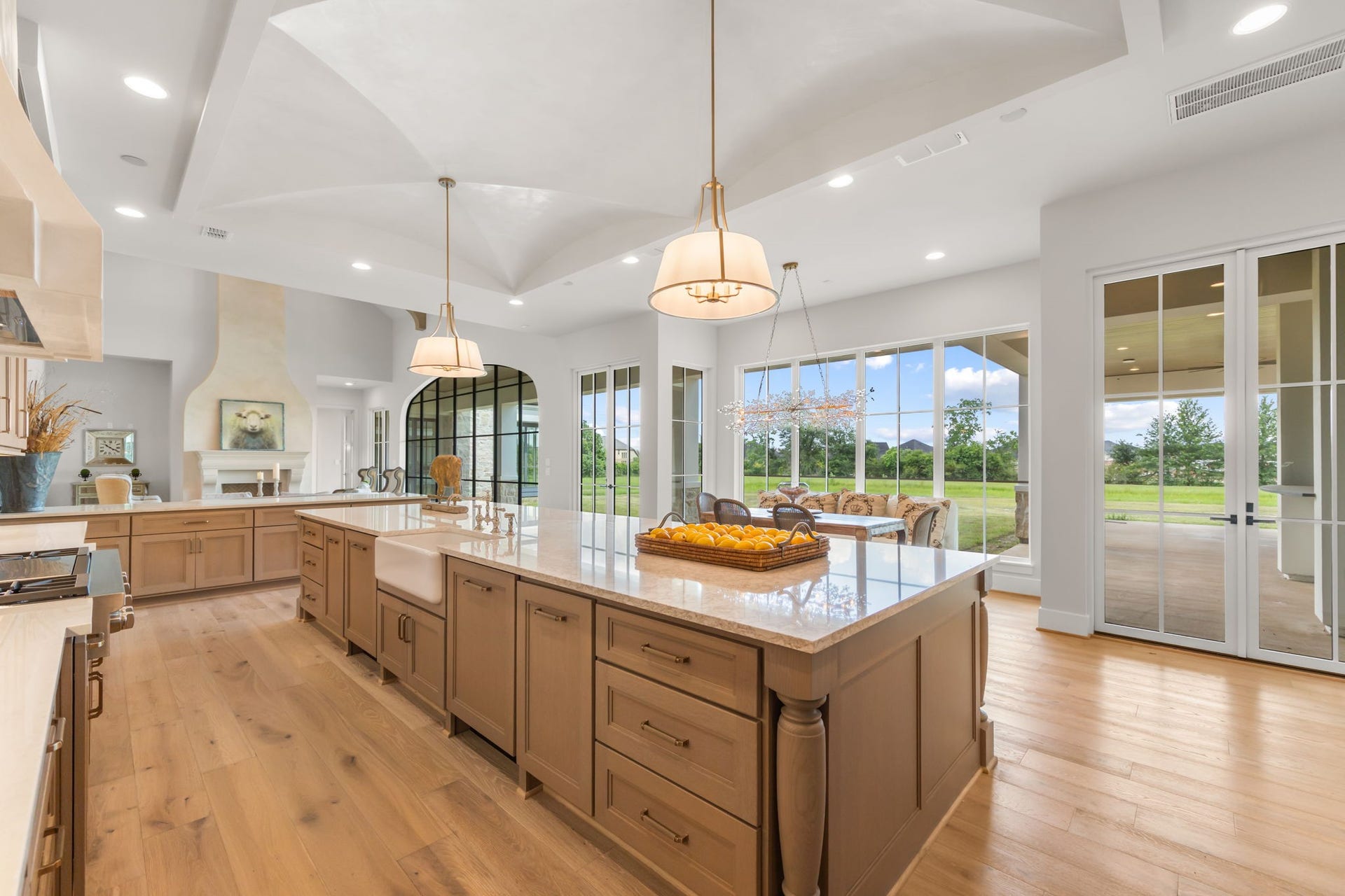 4233 Two Gun Way, Katy, TX 77494 Prepare meals in this stunning kitchen overlooking the beautiful breakfast room and living room with views of the rear loggia, outdoor kitchen and large backyard.