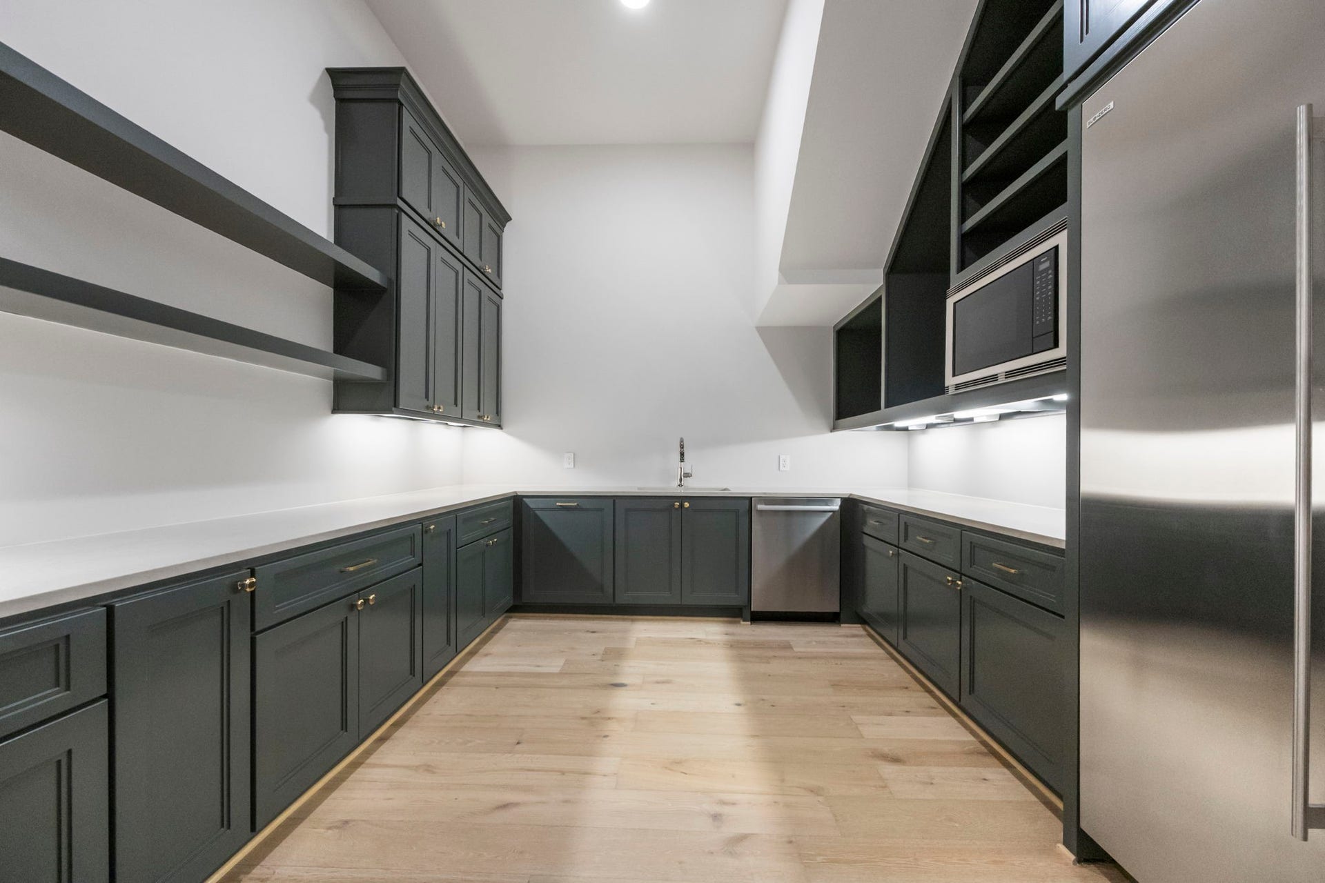 4233 Two Gun Way, Katy, TX 77494 Catering/prep kitchen downstairs with Wolfe and Sub Zero appliances.