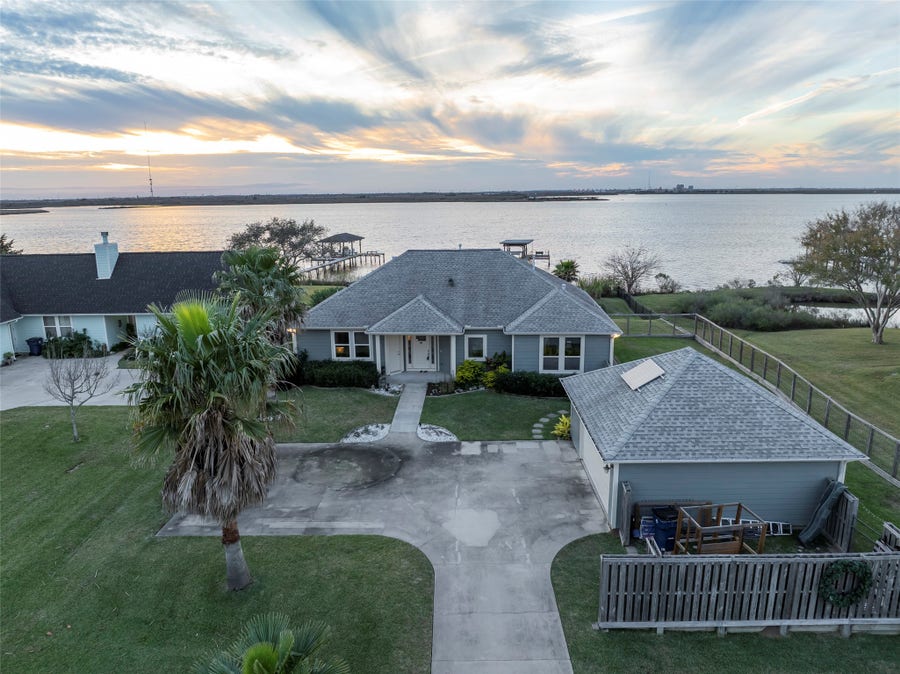 Property photo for 4001 29th Street N, Texas City, TX