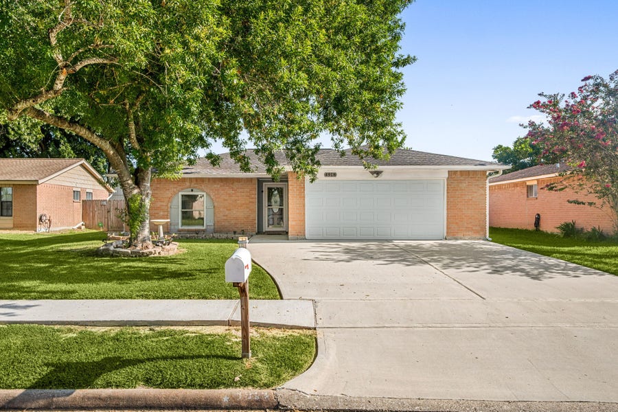 Property photo for 4918 Valley View Drive, La Porte, TX