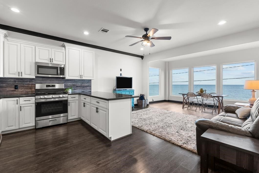4514 Boulevard Street, Bacliff, TX 77518 4514 Boulevard Street, Bacliff, TX 77518