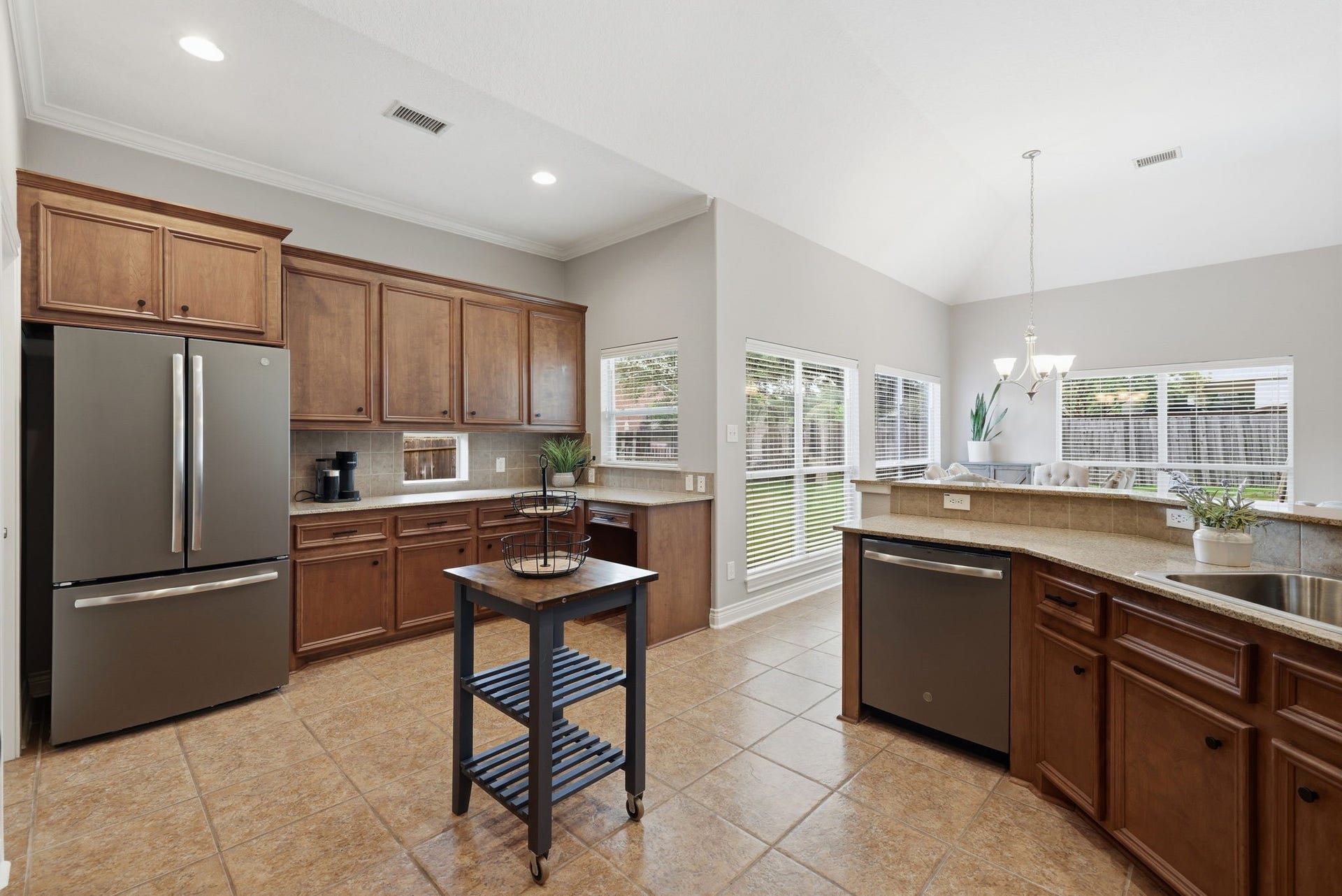 A kitchen made for cooking! This space is perfect for entertaining, meal prep, a place to enjoy a meal with family.
