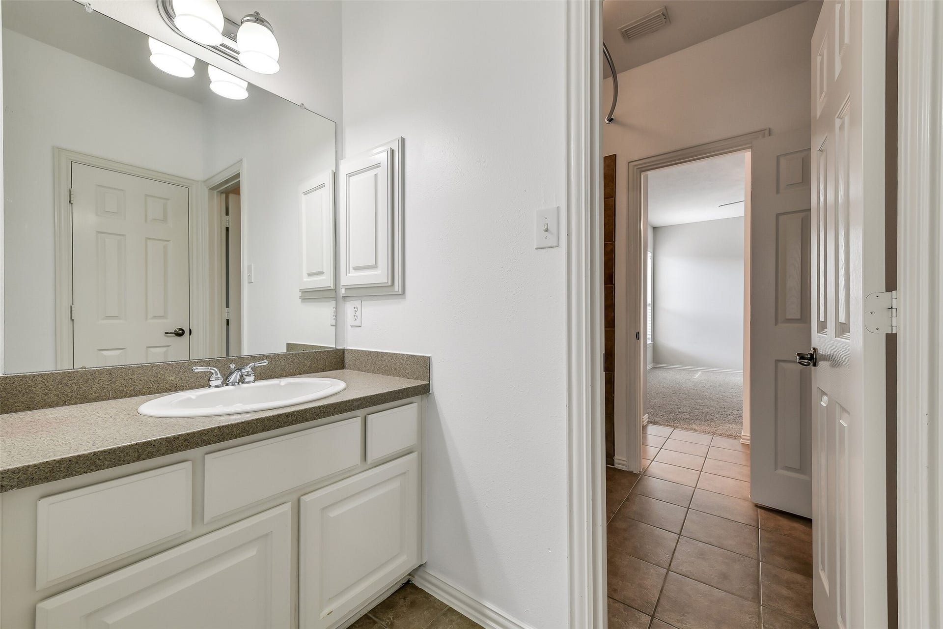 8407 Alyssa Gardens Lane, Humble, TX 77396 Secondary side of the bathroom. Full bath between the two.