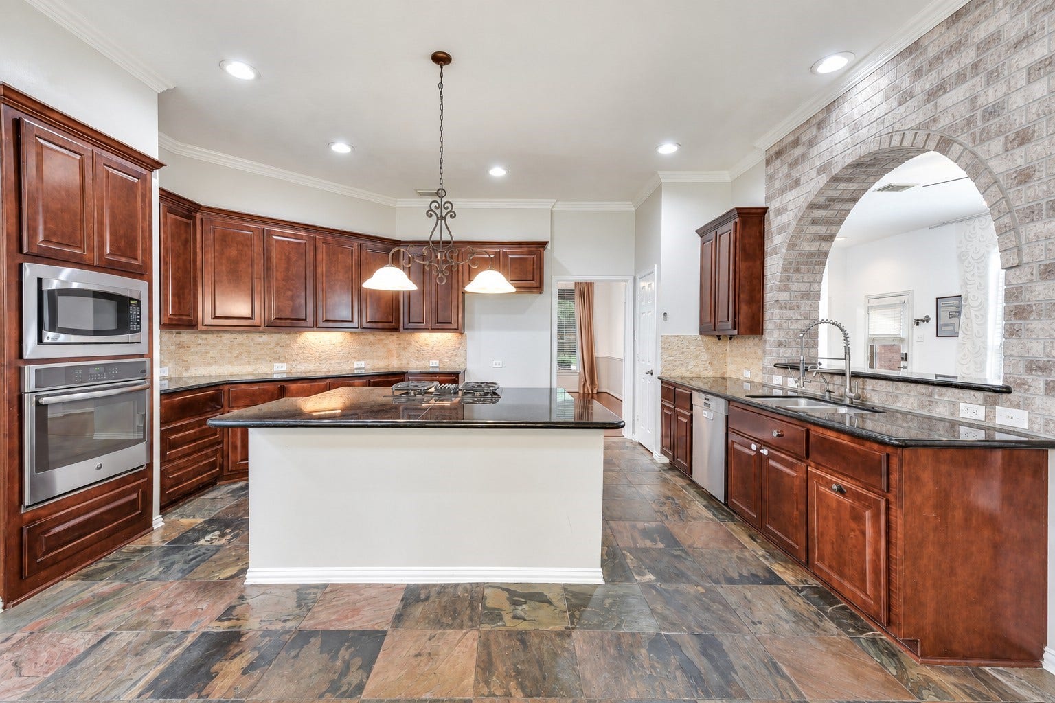 8407 Alyssa Gardens Lane, Humble, TX 77396 *virtually edited walls* Secondary view if accent wall was painted/washed.