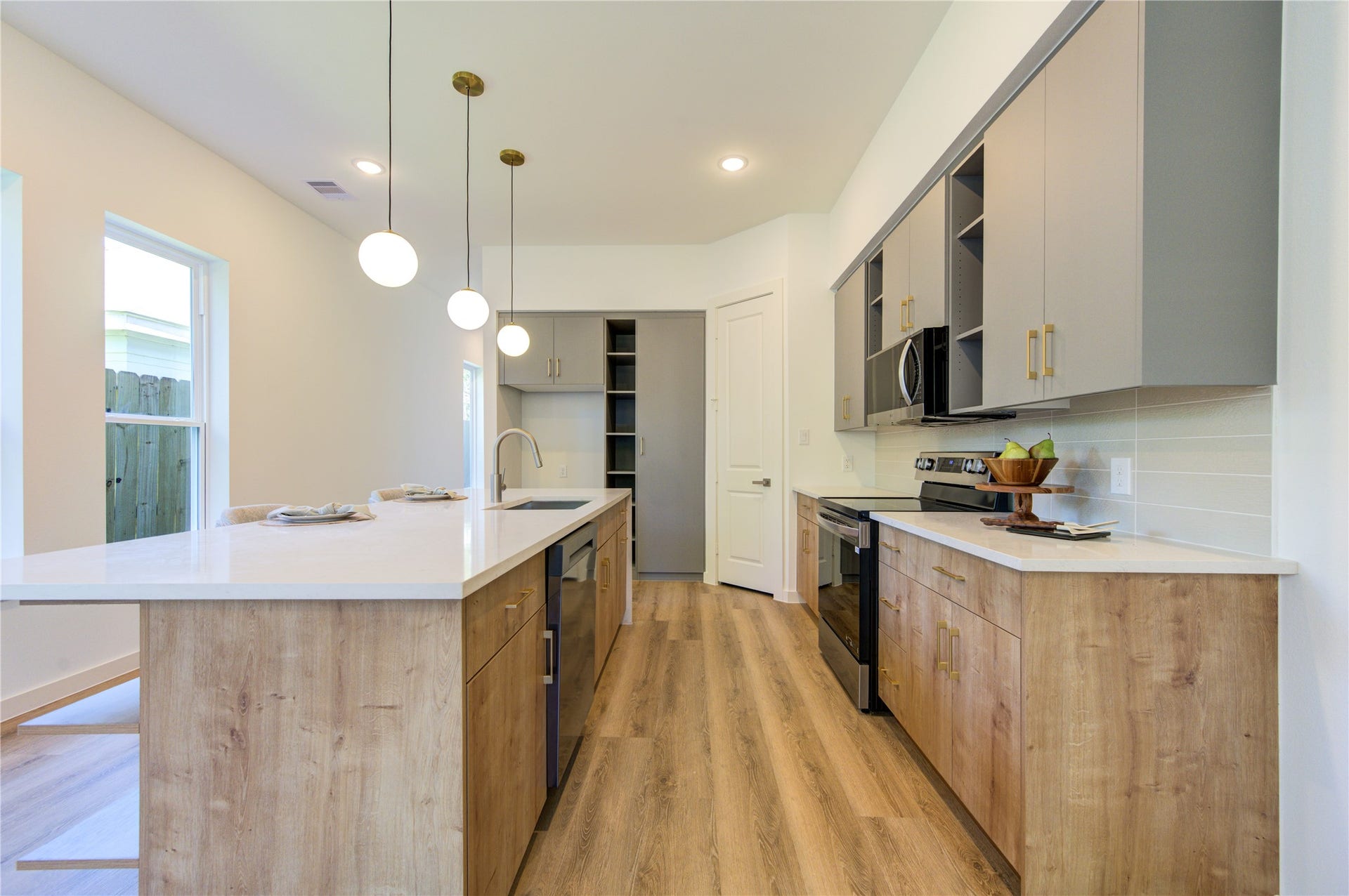 7118 Eastwood Street, Houston, TX 77021 7118 Eastwood Street, Houston, TX 77021