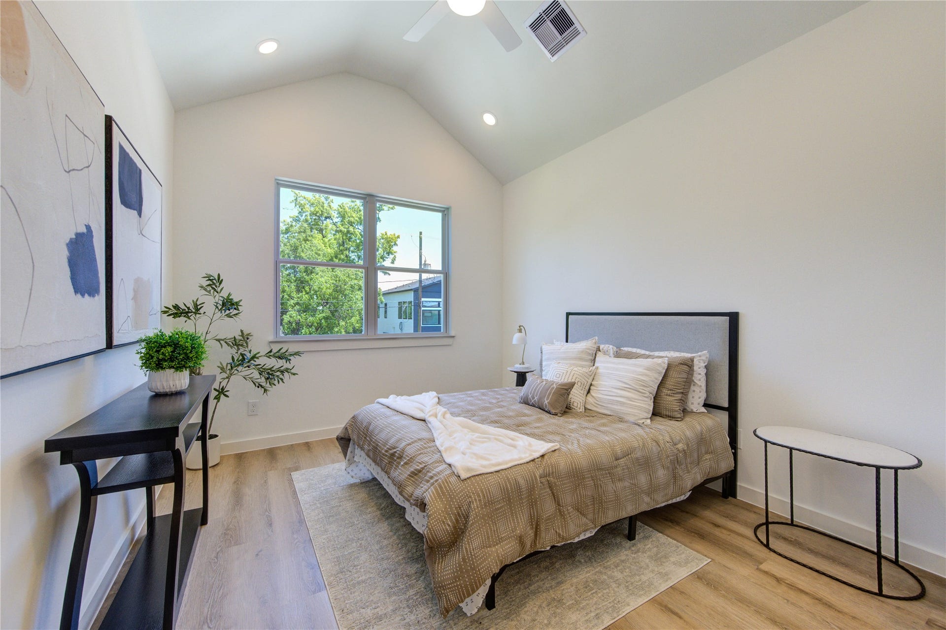 7118 Eastwood Street, Houston, TX 77021 7118 Eastwood Street, Houston, TX 77021