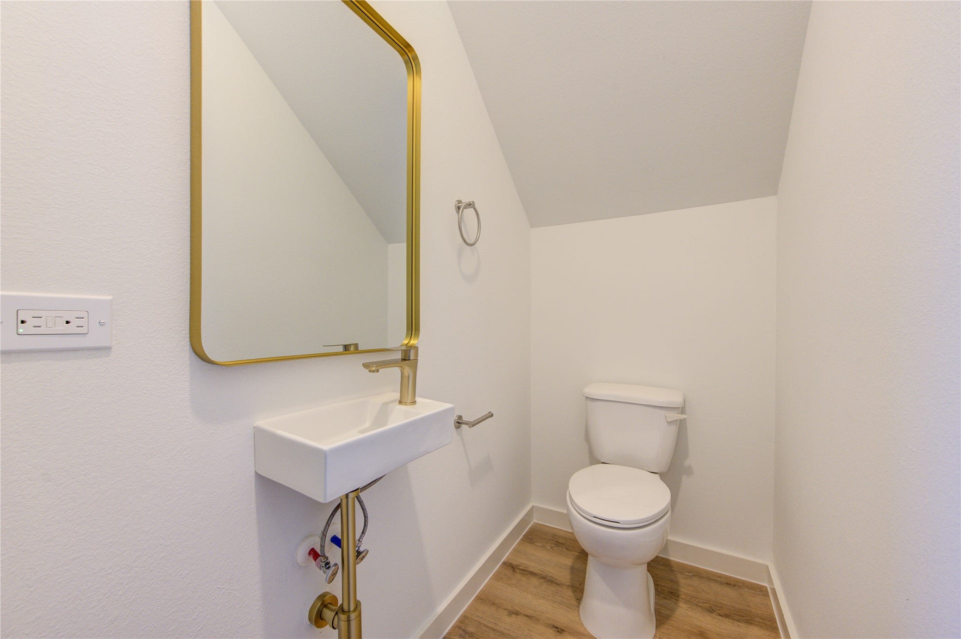 7118 Eastwood Street, Houston, TX 77021 7118 Eastwood Street, Houston, TX 77021
