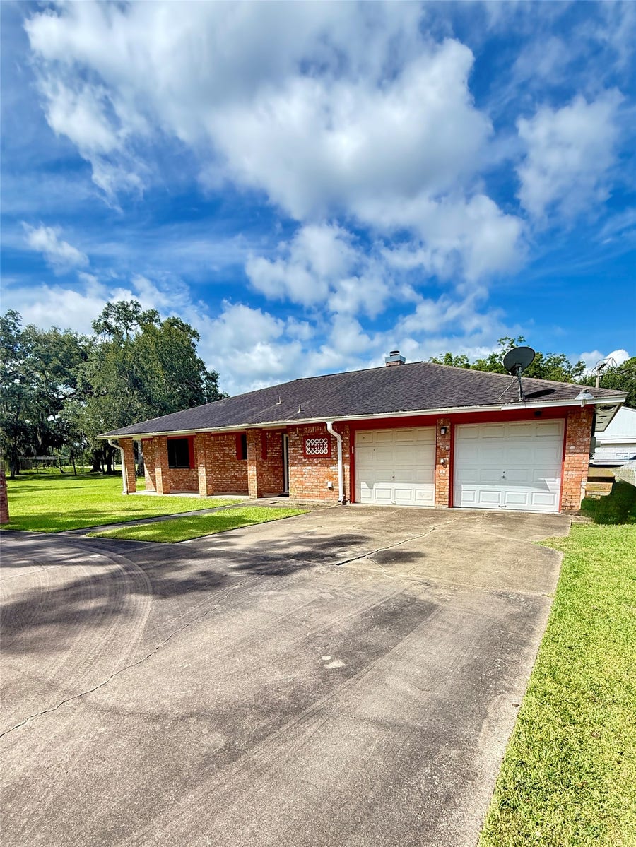 Property photo for 1410 S Dance Drive, West Columbia, TX