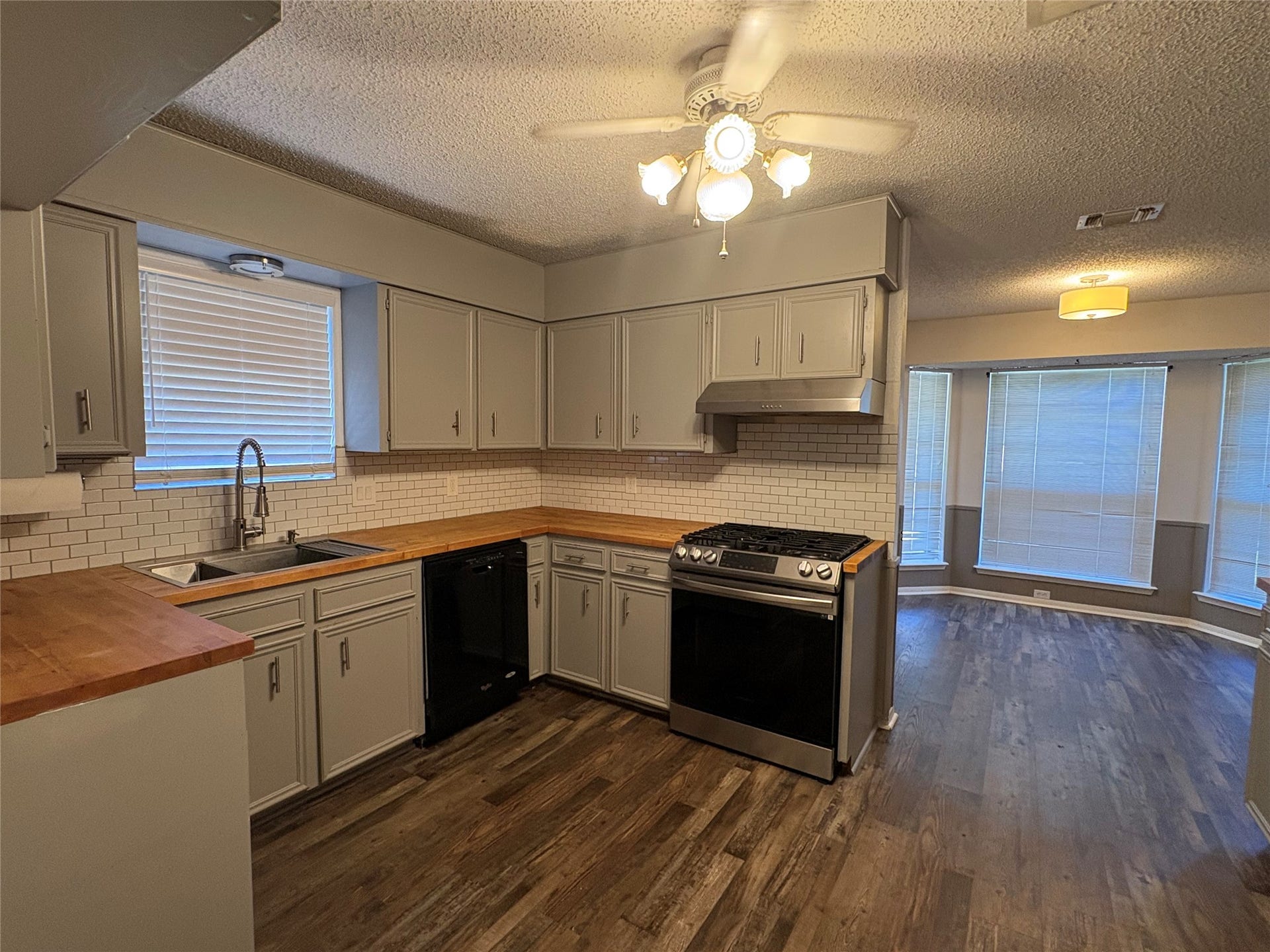 124 Tamarisk Trail, Lake Jackson, TX 77566 124 Tamarisk Trail, Lake Jackson, TX 77566