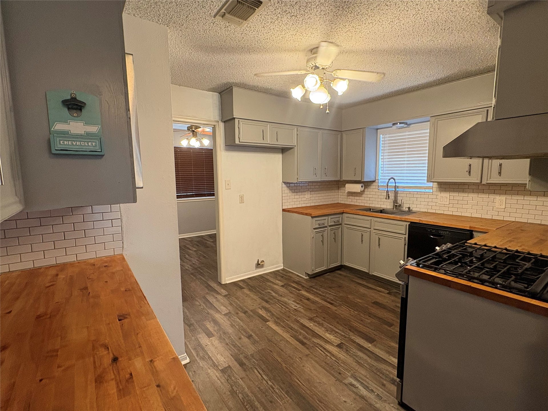 124 Tamarisk Trail, Lake Jackson, TX 77566 124 Tamarisk Trail, Lake Jackson, TX 77566