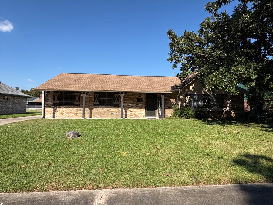 Property photo for 124 Tamarisk Trail, Lake Jackson, TX