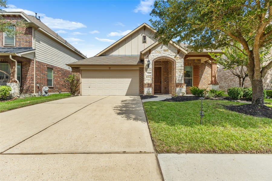 Property photo for 21380 Kings Guild Lane, Kingwood, TX