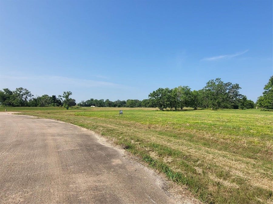 Property photo for 75 Conestoga Trl, Angleton, TX