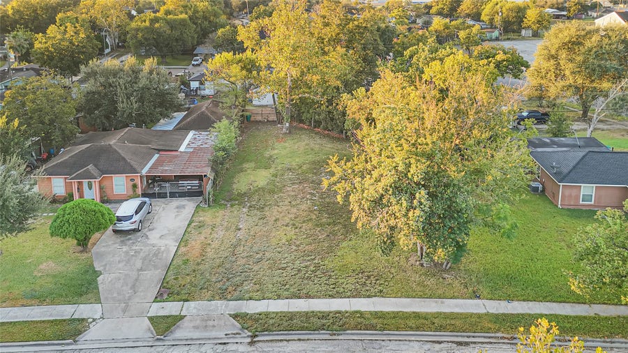 Property photo for 1406 Lawrence Avenue, Pasadena, TX