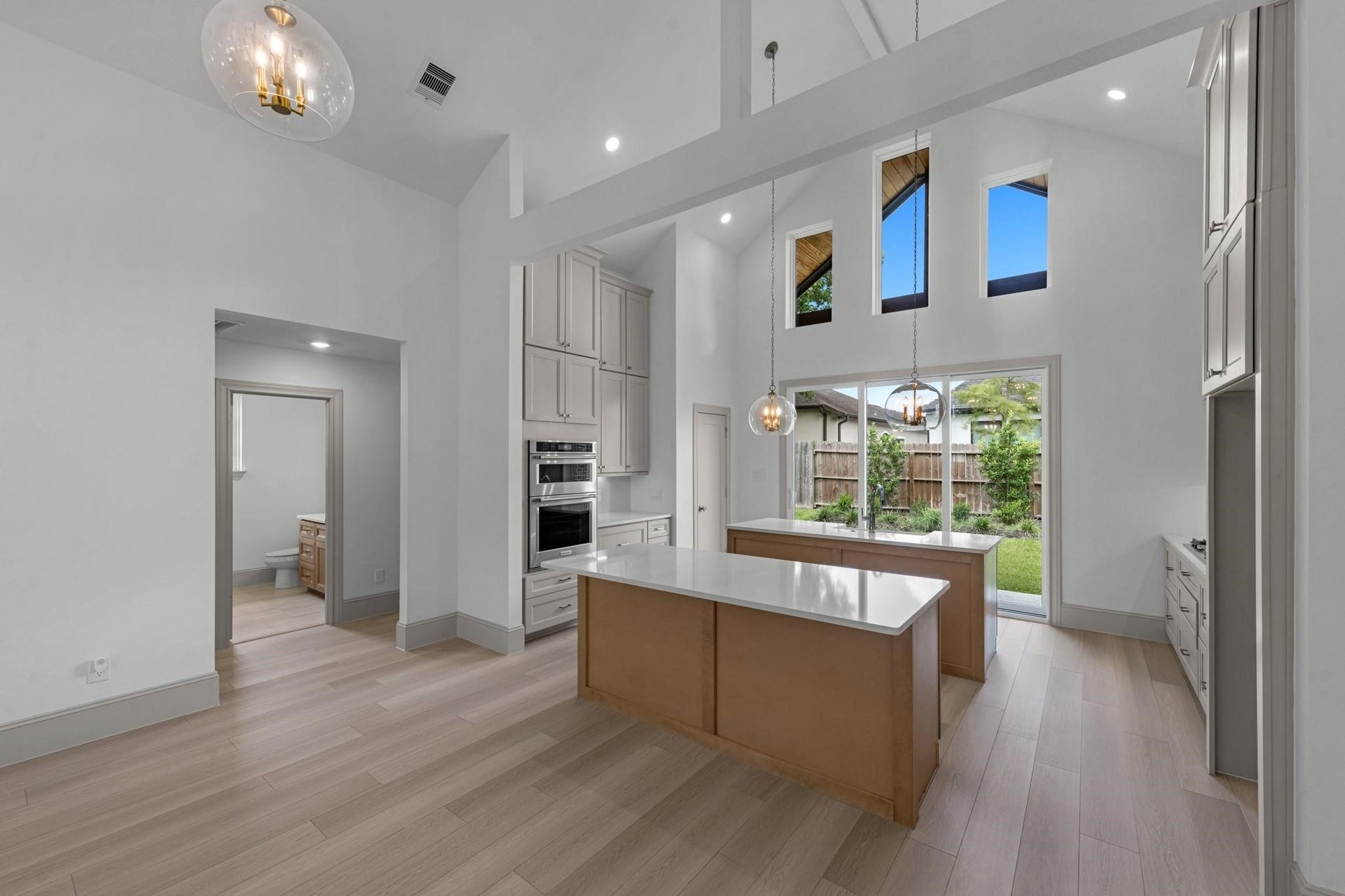 106 Wyndemere Drive, Montgomery, TX 77356