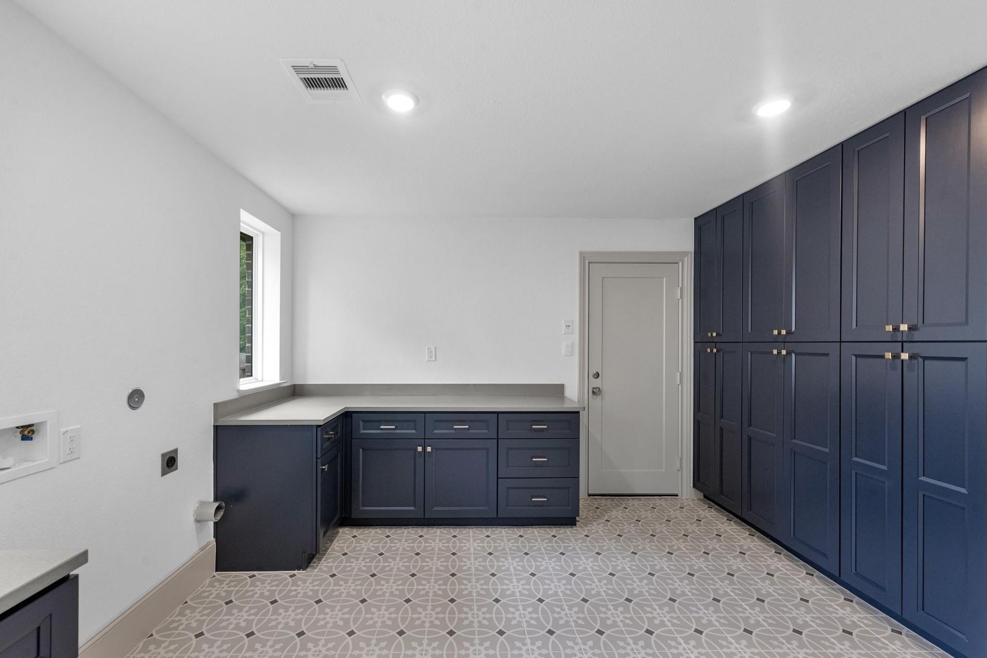 106 Wyndemere Drive, Montgomery, TX 77356
