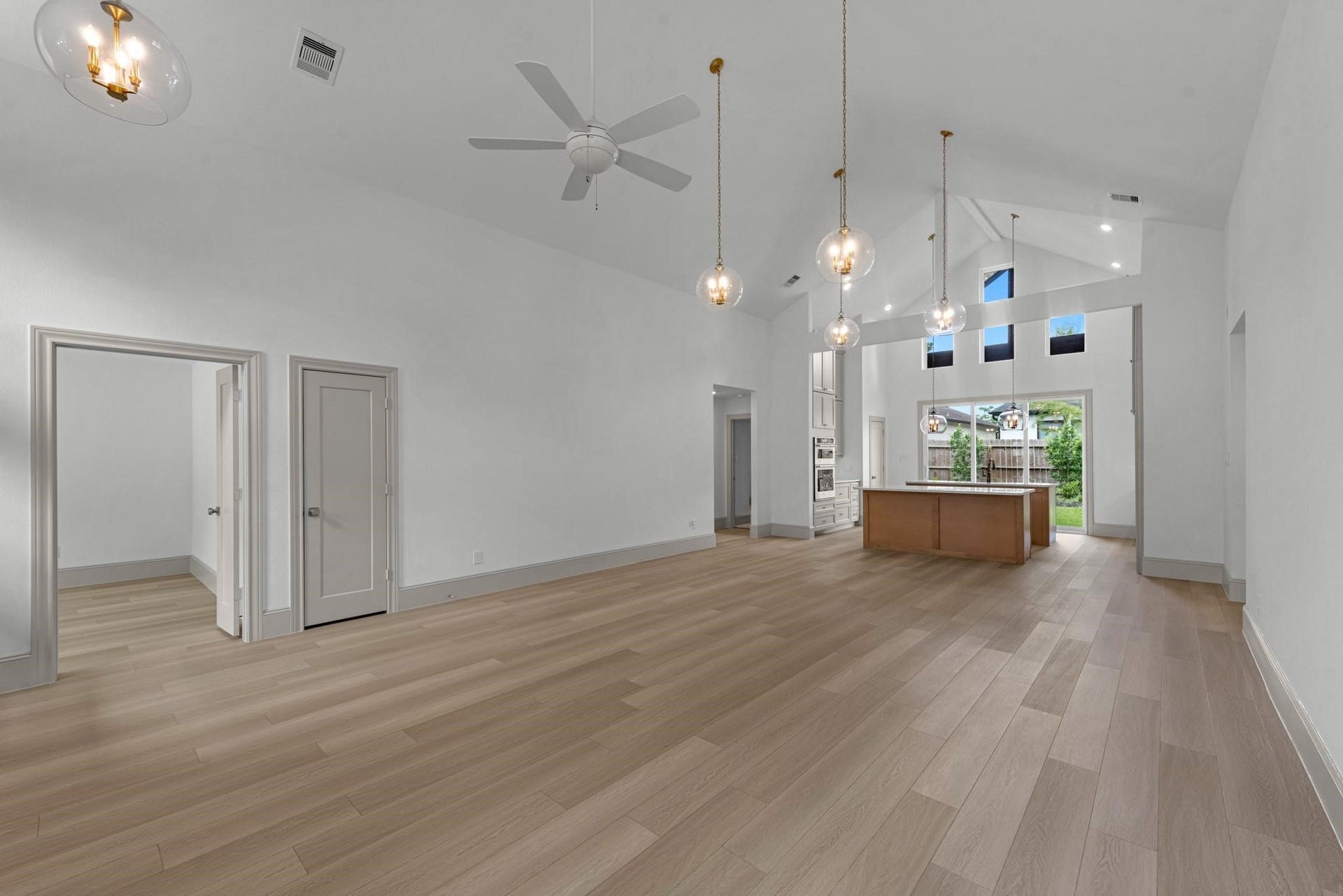 106 Wyndemere Drive, Montgomery, TX 77356