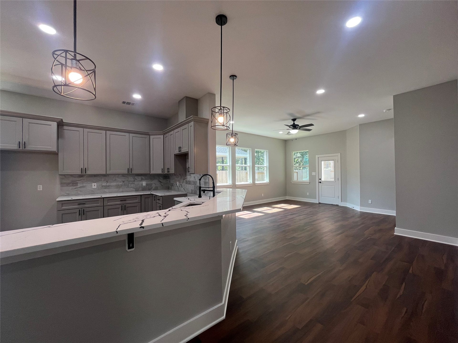 28811 Champion Oaks Dr, Magnolia, TX 77354 28811 Champion Oak breakfast bar