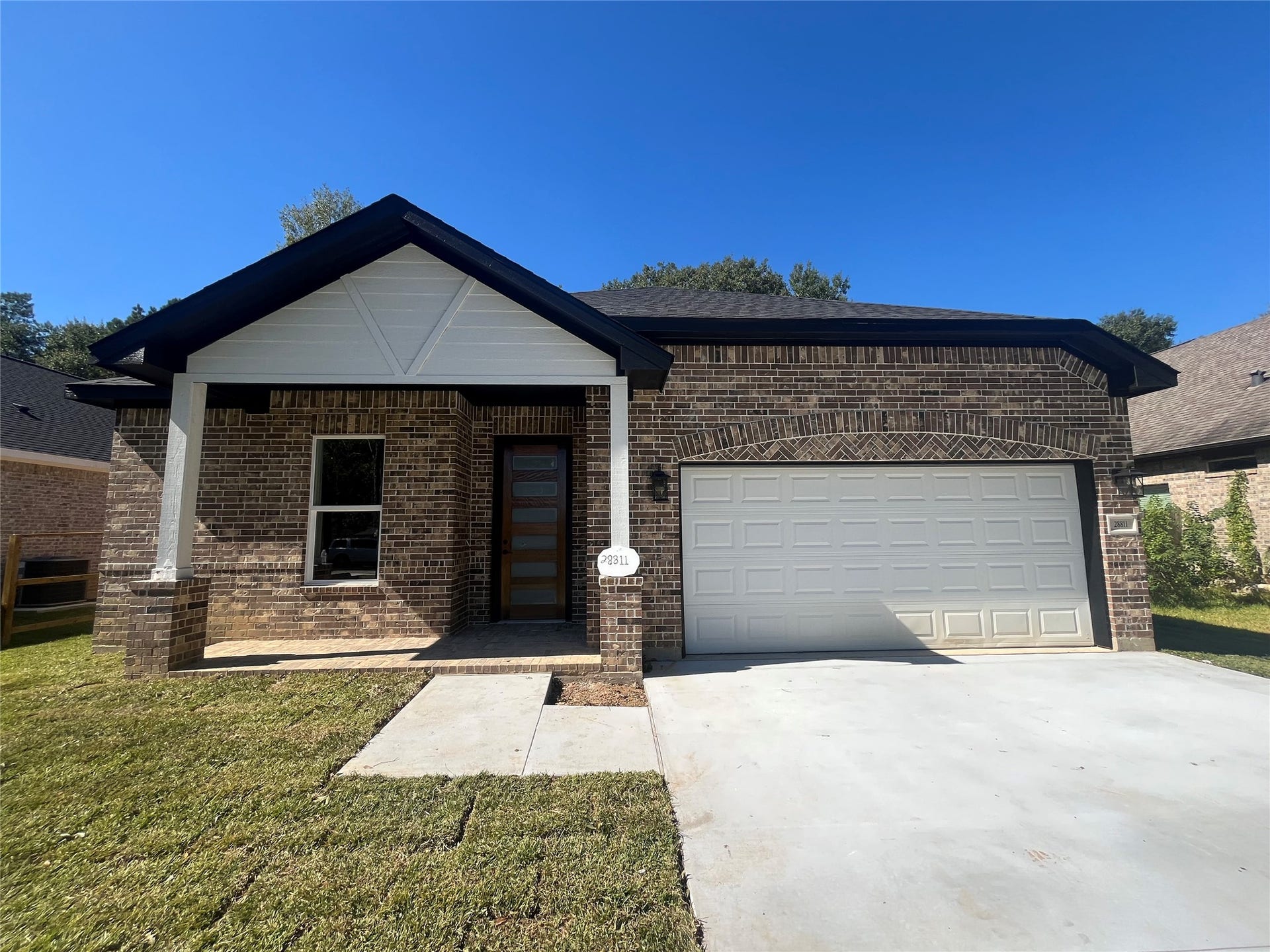 28811 Champion Oaks Dr, Magnolia, TX 77354 28811 Champion Oak is ready to be your HOME!