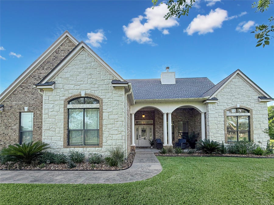Property photo for 807 Mill Road, Angleton, TX