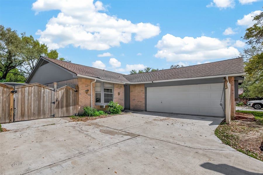 Property photo for 16643 Seawolf Drive, Houston, TX
