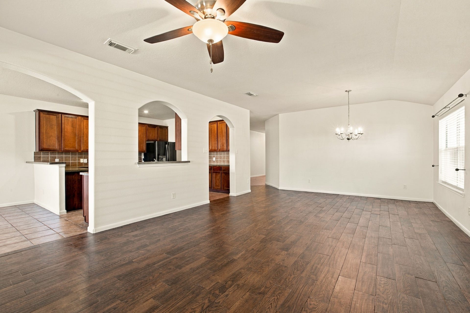 3012 Kings Isle Lane, Dickinson, TX 77539 Living & Dining