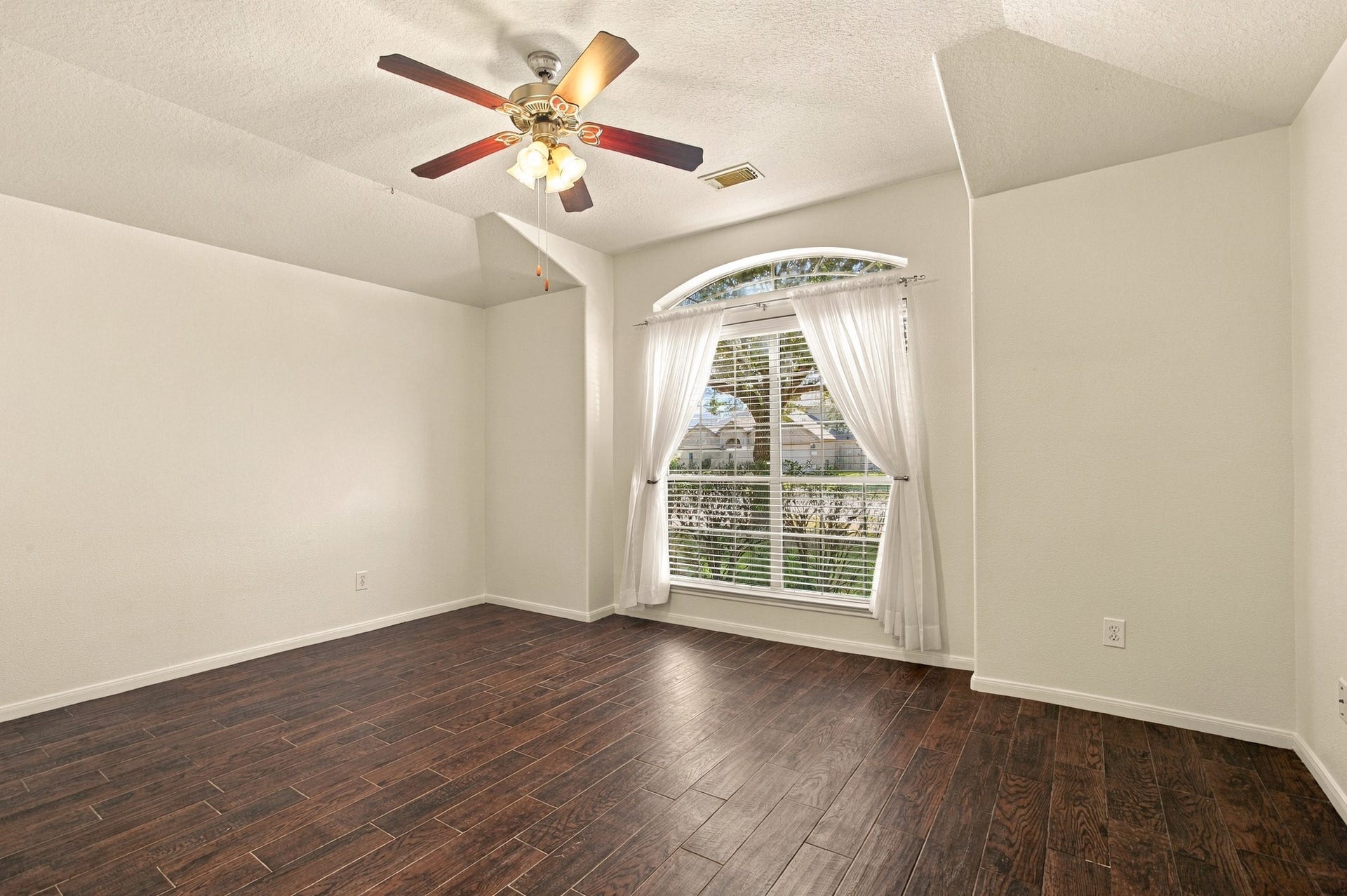 3012 Kings Isle Lane, Dickinson, TX 77539 3012 Kings Isle Lane, Dickinson, TX 77539