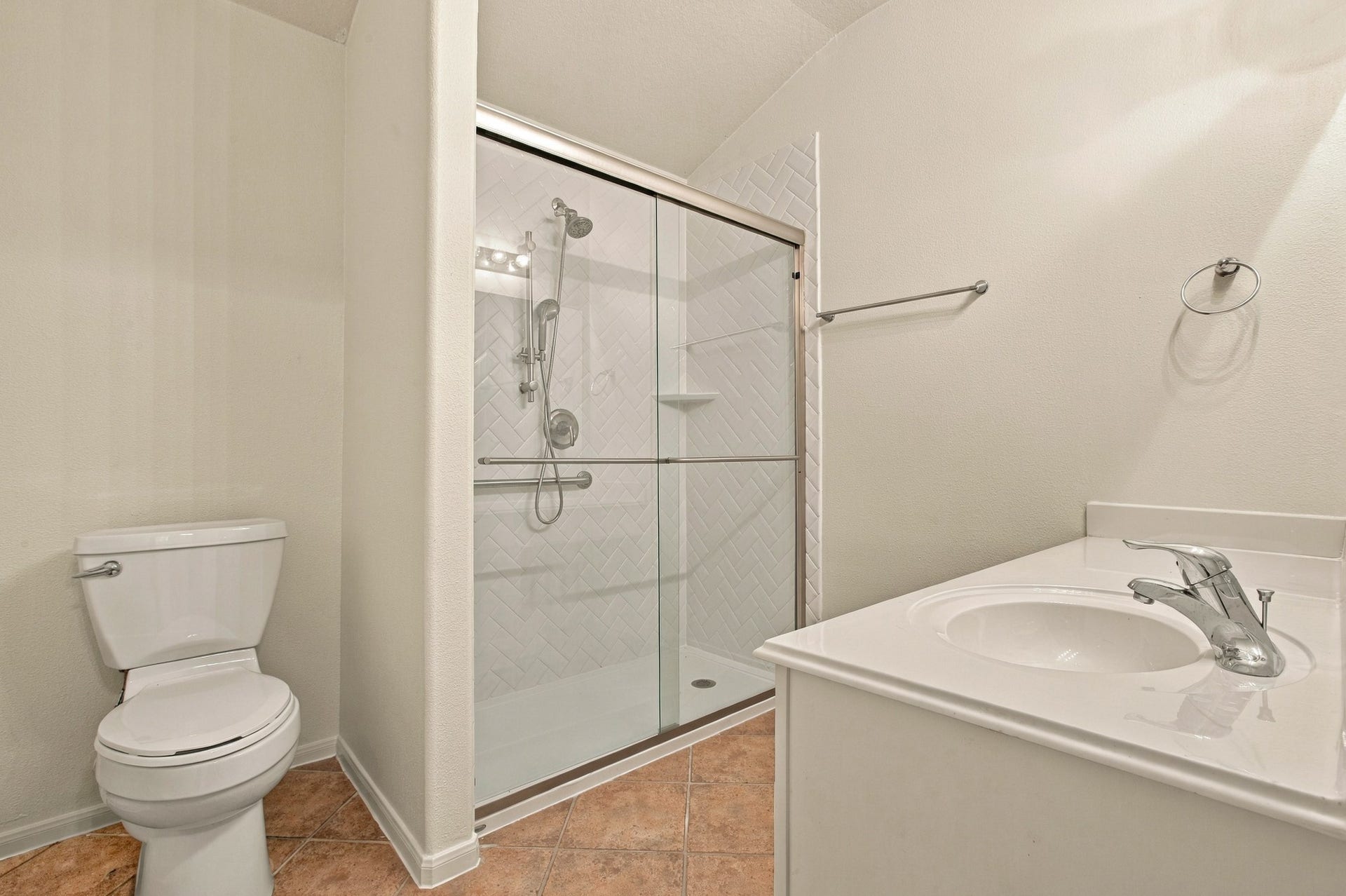 3012 Kings Isle Lane, Dickinson, TX 77539 newly installed shower in second bathroom