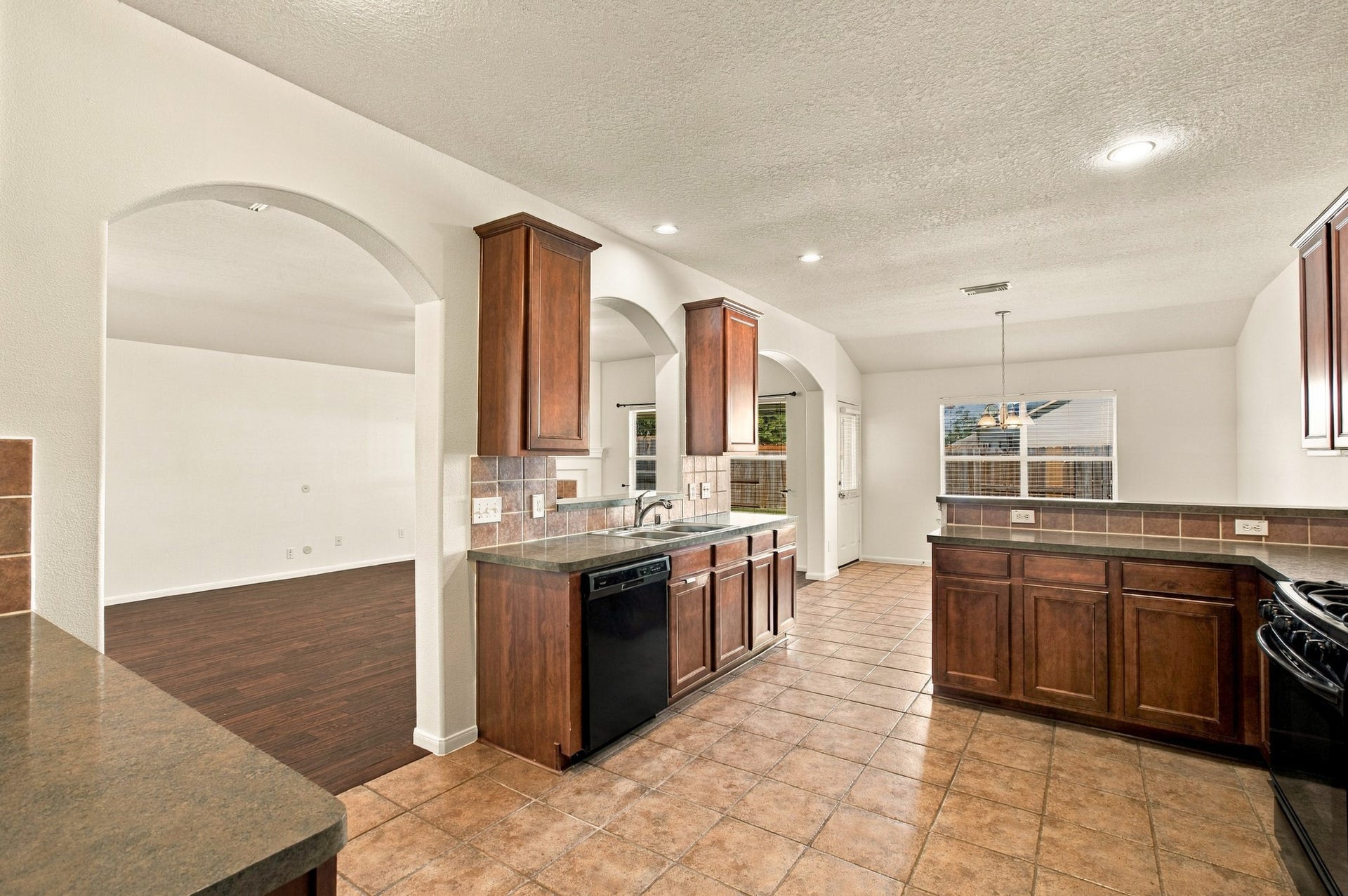 3012 Kings Isle Lane, Dickinson, TX 77539 3012 Kings Isle Lane, Dickinson, TX 77539
