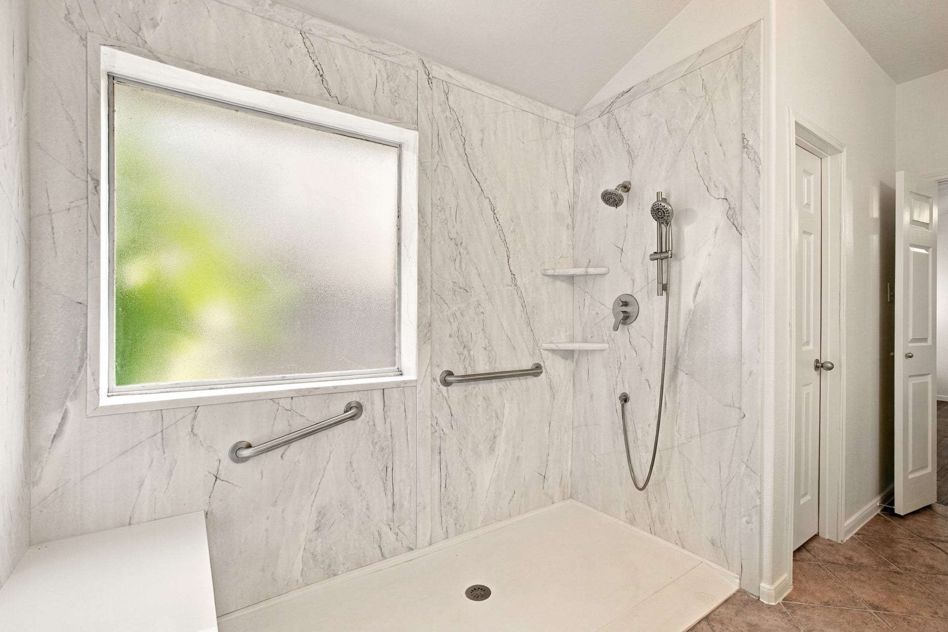 3012 Kings Isle Lane, Dickinson, TX 77539 newly installed shower in primary bathroom