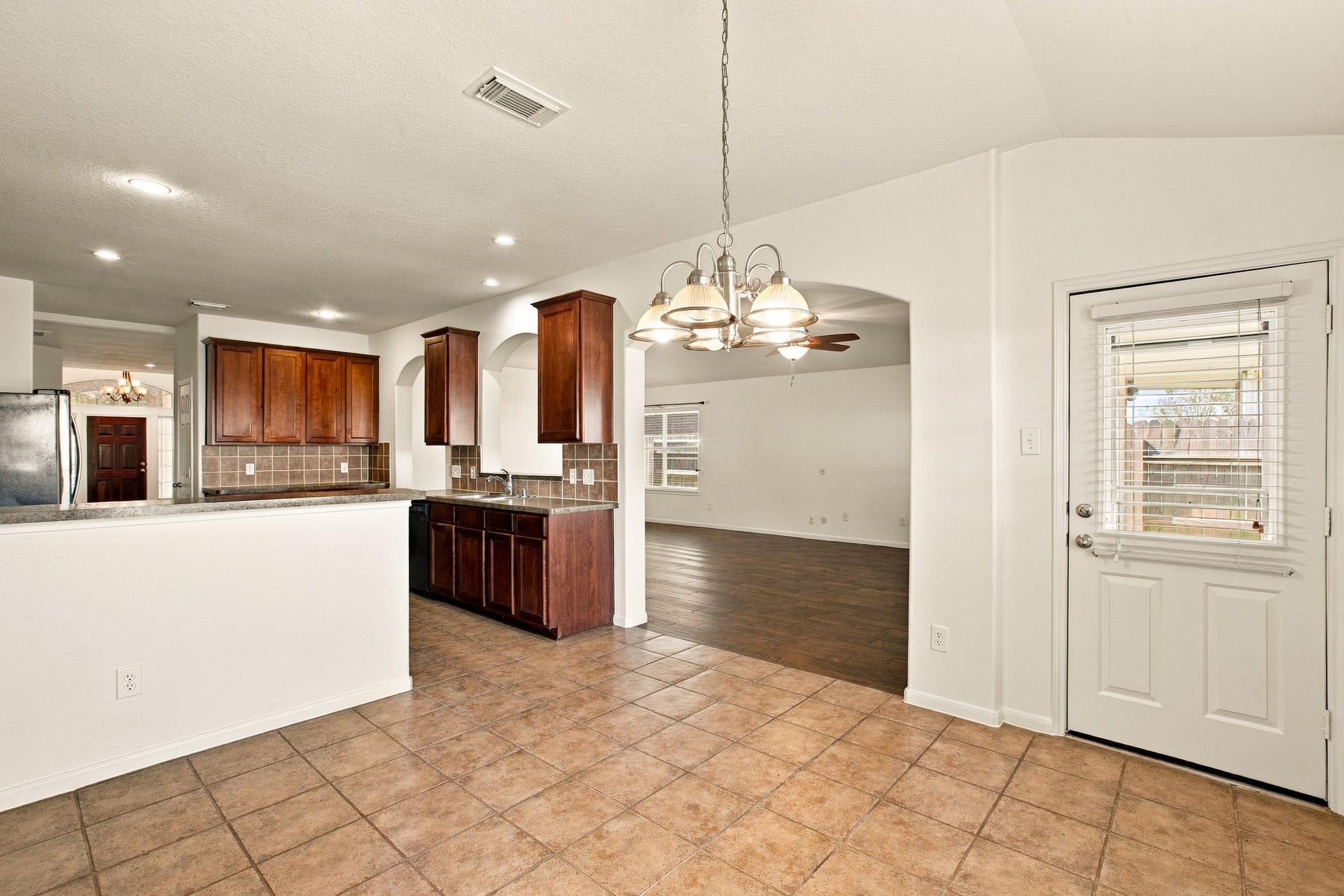 3012 Kings Isle Lane, Dickinson, TX 77539 from breakfast nook