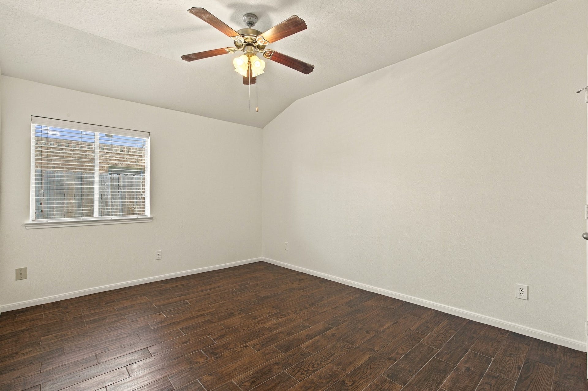 3012 Kings Isle Lane, Dickinson, TX 77539 3012 Kings Isle Lane, Dickinson, TX 77539