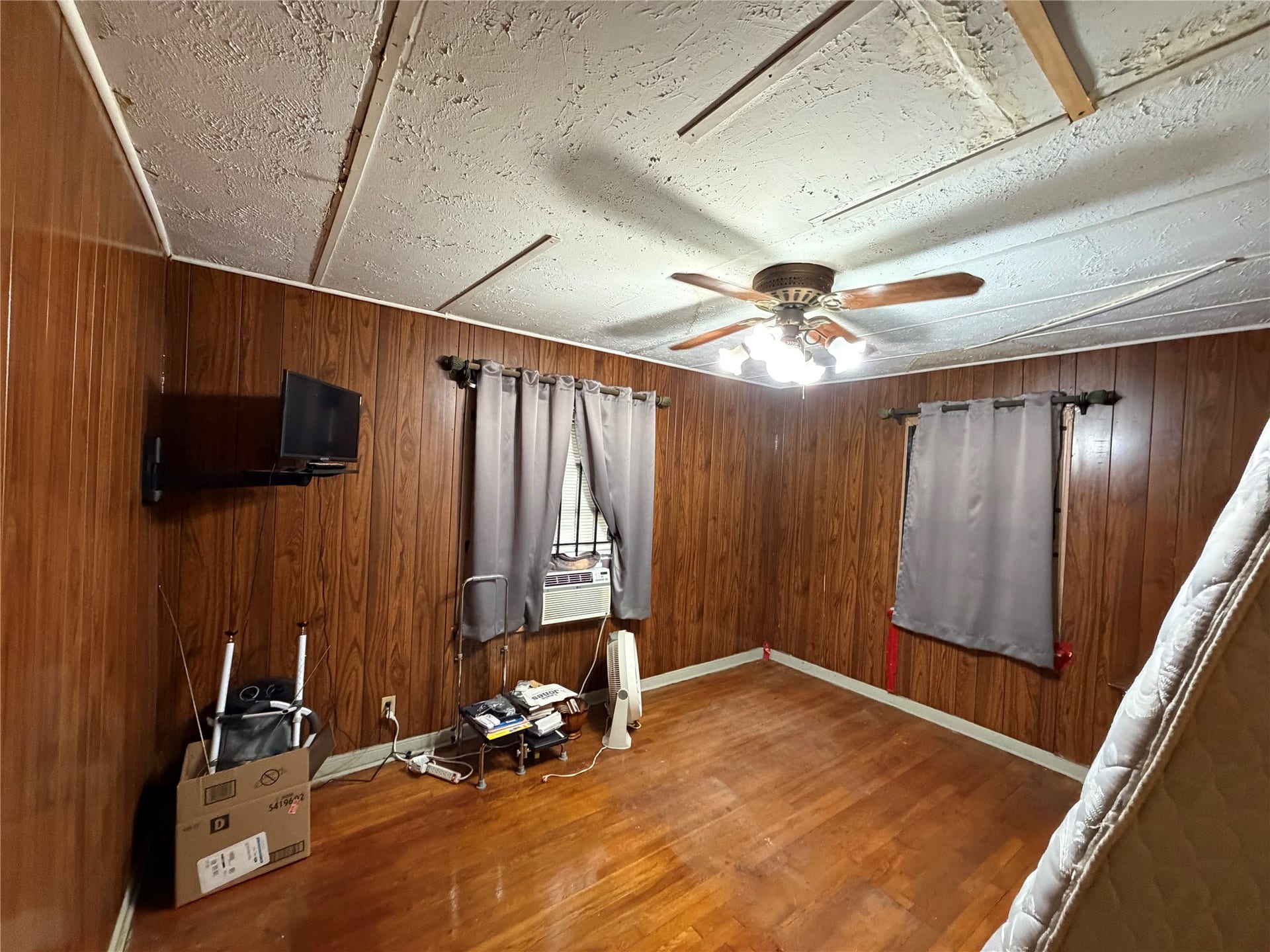 7326 Eisenhower Road, Houston, TX 77033