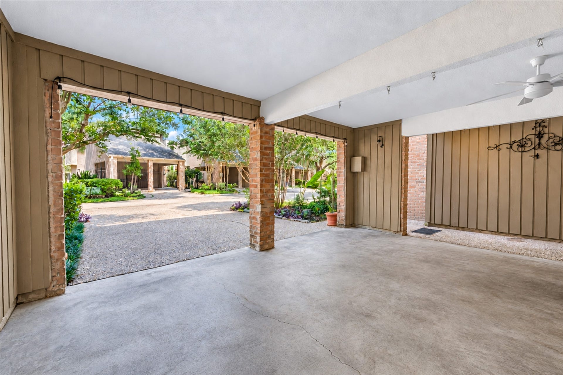 9400 Doliver Drive, #42, Houston, TX 77063 9400 Doliver Drive, #42, Houston, TX 77063