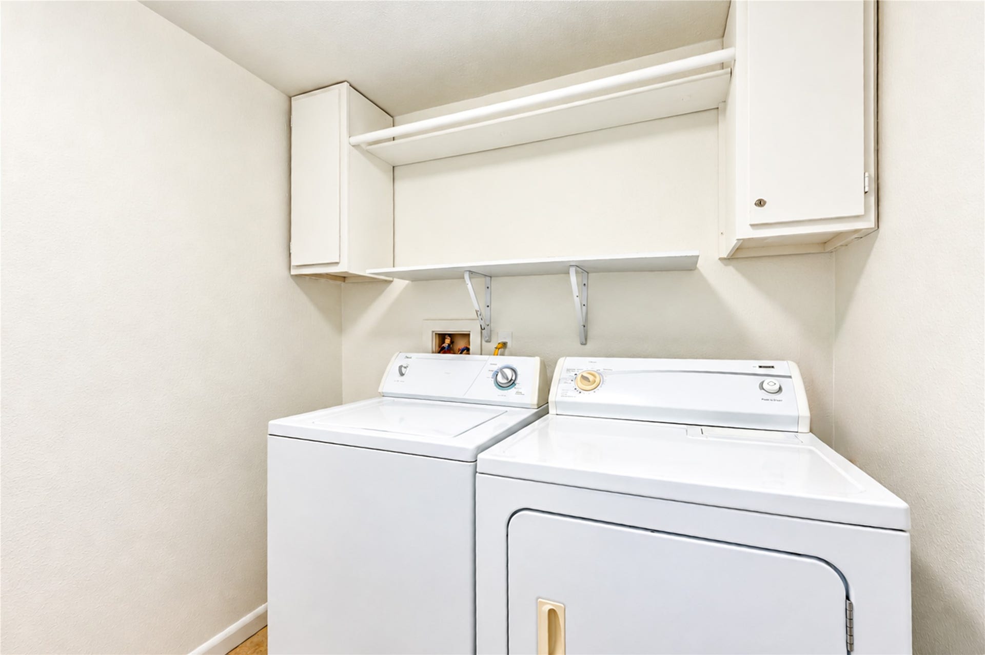 9400 Doliver Drive, #42, Houston, TX 77063 9400 Doliver Drive, #42, Houston, TX 77063
