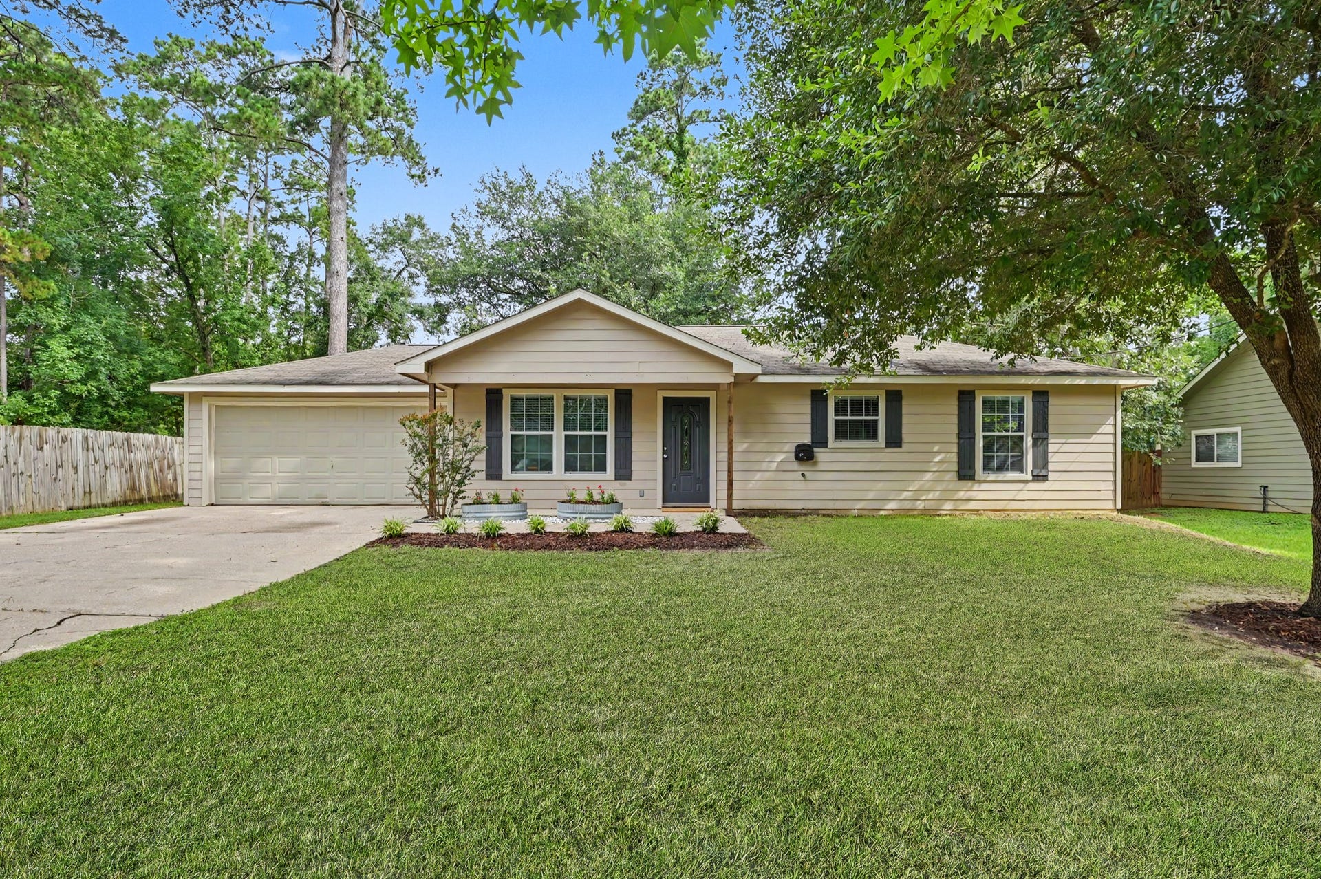 10807 Royal Tricia Drive, Conroe, TX 77303 10807 Royal Tricia Drive, Conroe, TX 77303