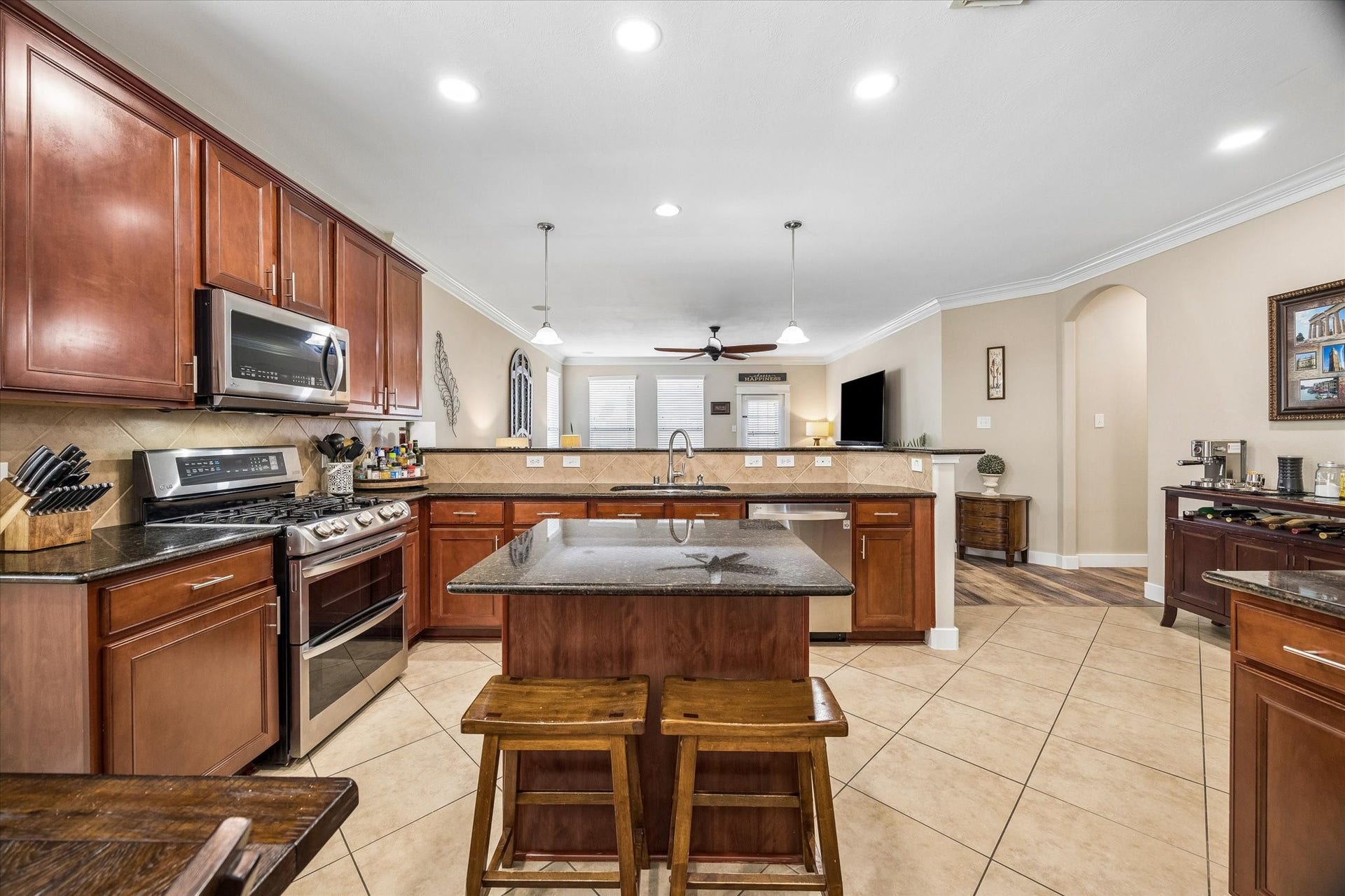 13918 Cypress Creek Bank Drive, Cypress, TX 77429 This spacious kitchen features granite countertops, a center island, rich wood cabinetry, and stainless steel appliances. Recessed lighting and generous counter space make everything from weeknight dinners to entertaining a breeze.