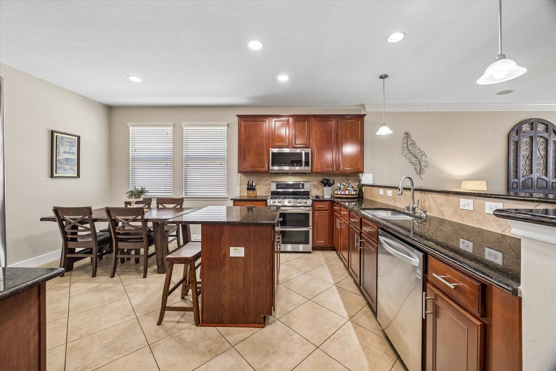 13918 Cypress Creek Bank Drive, Cypress, TX 77429 With a convenient breakfast area just steps away, the kitchen offers an easy setup for cooking, dining, and gathering. The center island provides additional prep space while keeping the room open and connected.