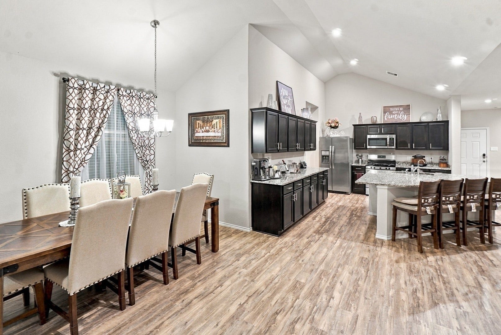 18042 Atwood Mill Drive, New Caney, TX 77357 Open sightlines between the dining area and kitchen make entertaining and everyday gatherings easy.
