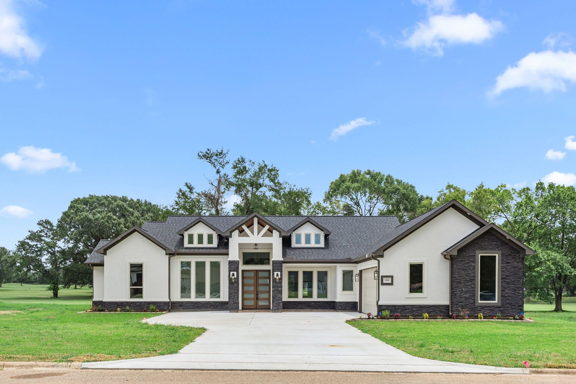 210 Birdie Drive, Hempstead, TX 77445