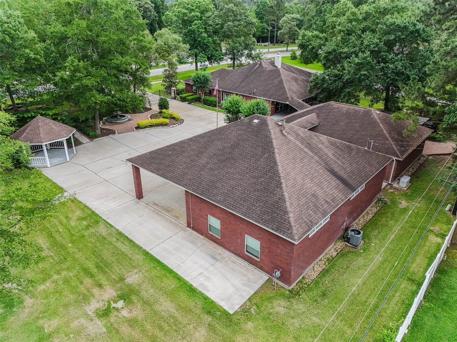 Property photo for 700 Carriage Hills Boulevard, Conroe, TX