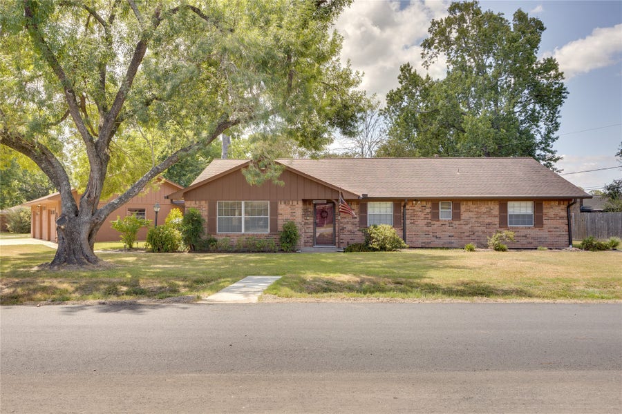 Property photo for 5821 Russell Lane Lane, Baytown, TX