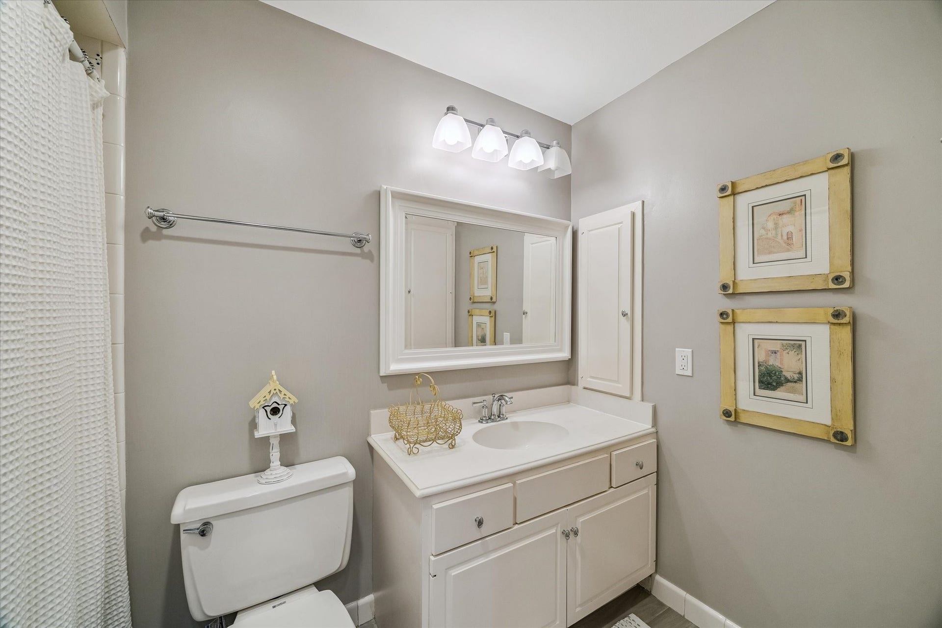 5904 Valley Forge Drive, #157, Houston, TX 77057 The in-suite Guest Bath is private to the Guest Bedroom and boasts a sparkling tub shower combo, built-in medicine cabinet and built-in floor to ceiling storage cabinets, decorative framed mirror and more!