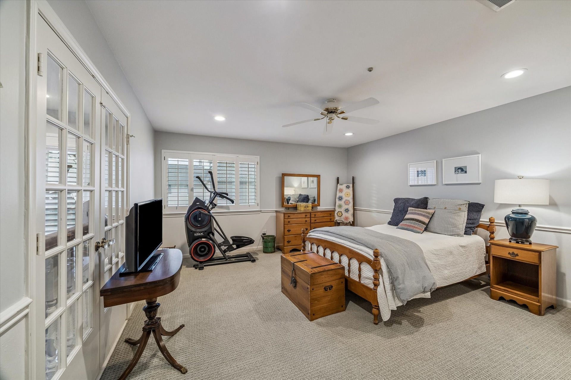 5904 Valley Forge Drive, #157, Houston, TX 77057 Spacious Guest Bedroom boasts clever French doors that open as a coveted loft space if desired which make it also ideal for creating a Home Office or Fitness area! NOTE the designer loop carpeting, LED recessed lighting, chair rail molding, custom plantation shutters, ceiling fan and in-suite privacy bath! STYLISH & WONDERFUL!