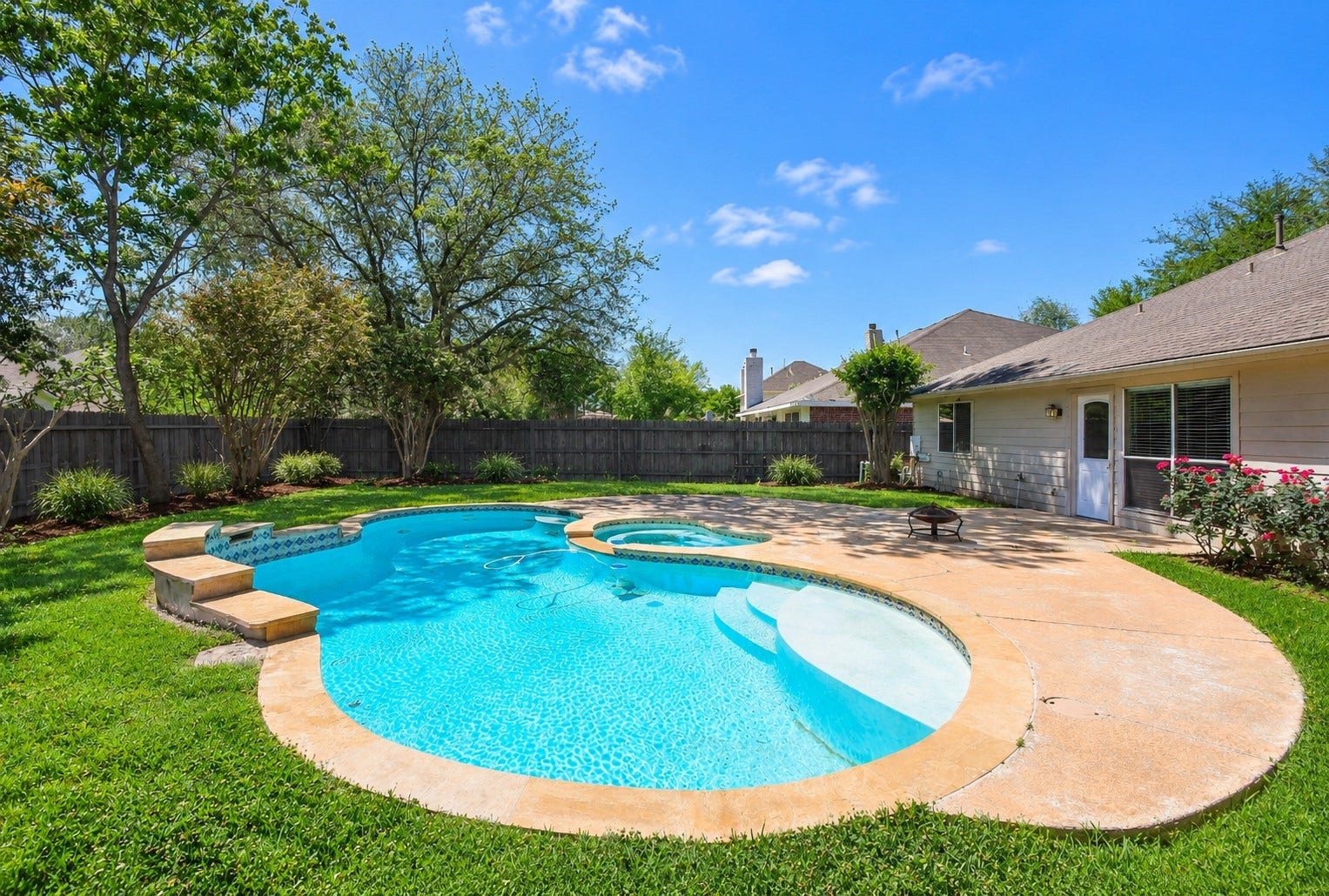 827 N Wellsford Drive, Pearland, TX 77584