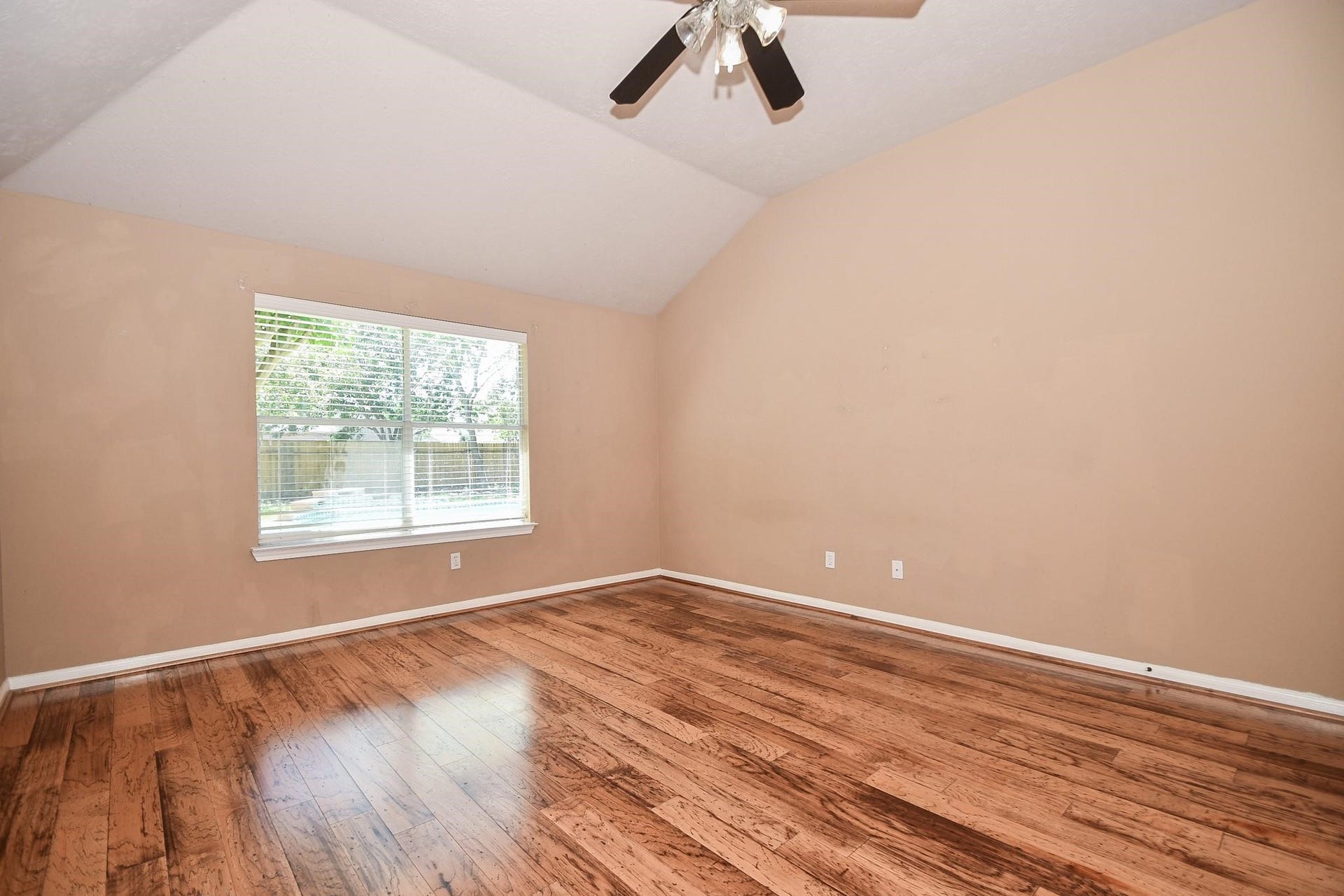 827 N Wellsford Drive, Pearland, TX 77584