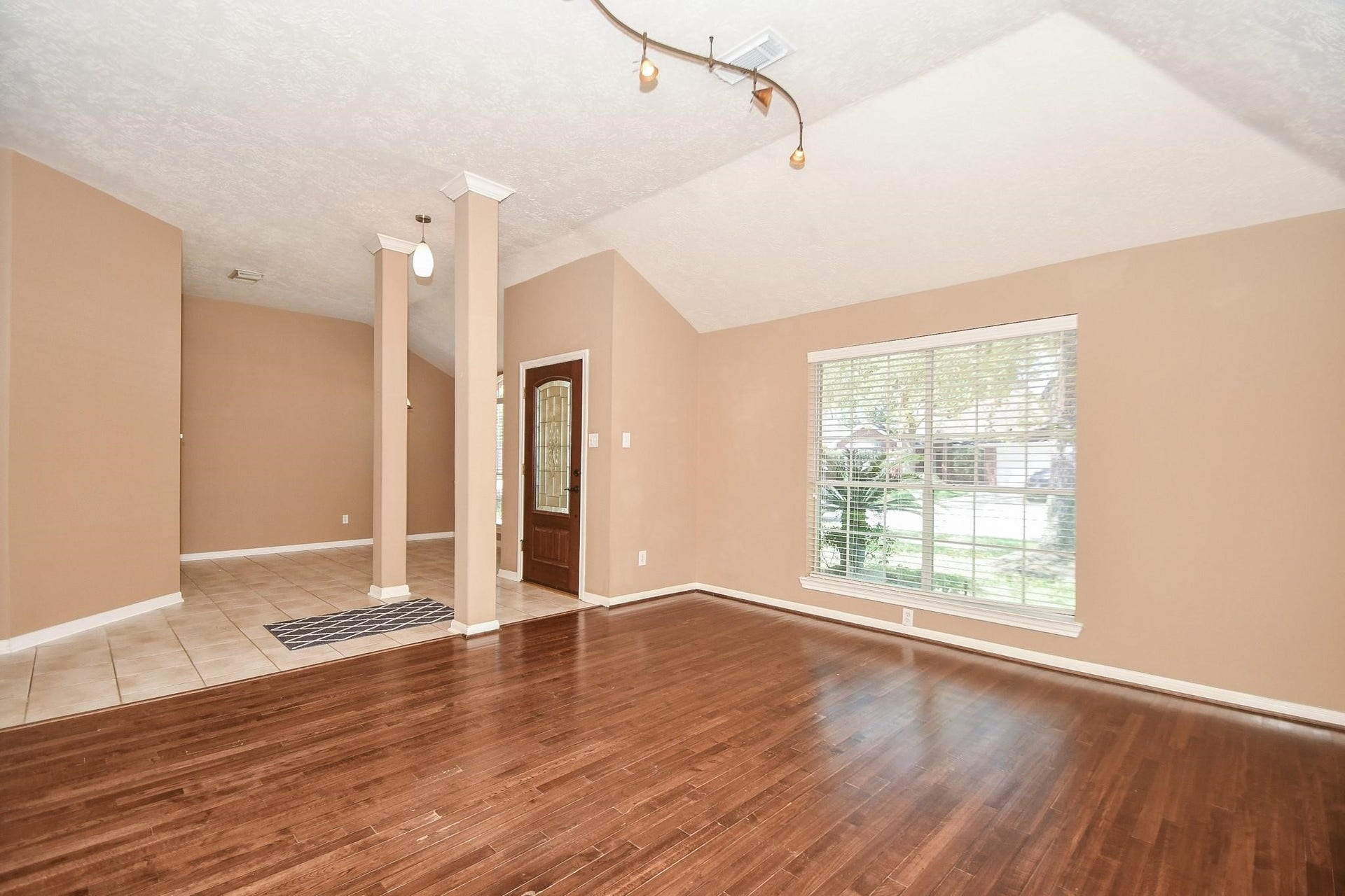 827 N Wellsford Drive, Pearland, TX 77584