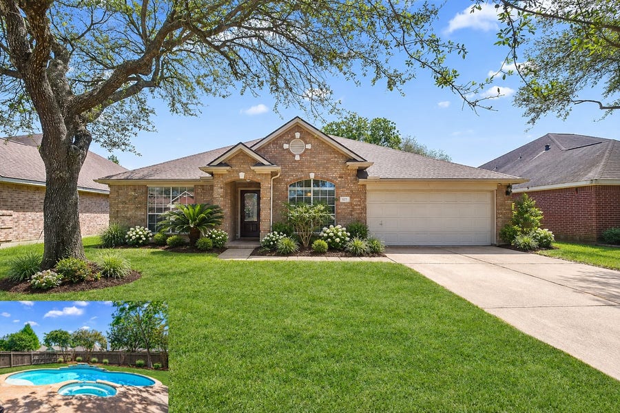Property photo for 827 N Wellsford Drive, Pearland, TX