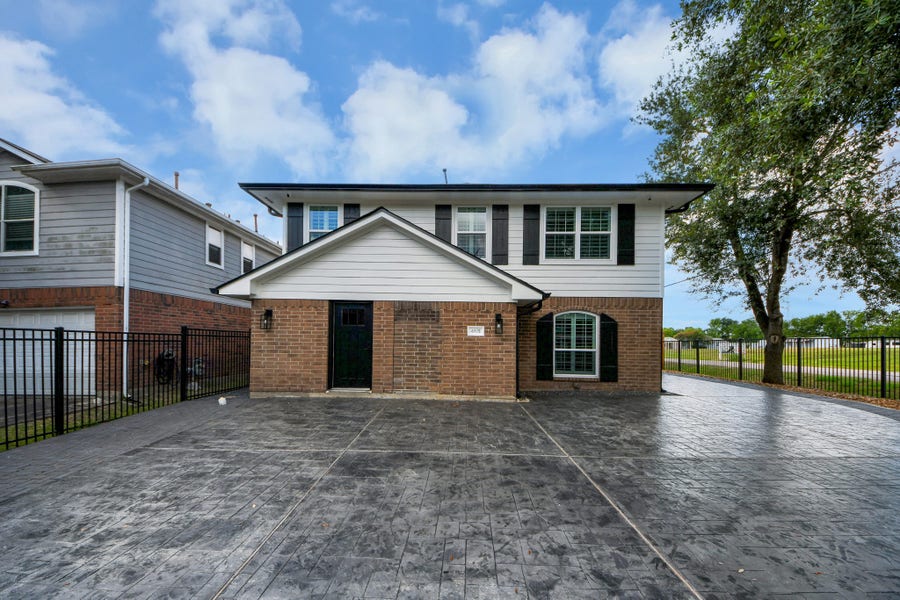 Property photo for 4631 Mi Castillo Court, Houston, TX