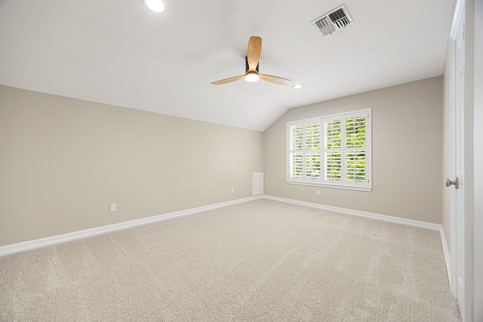 Spacious secondary bedroom with abundant natural light located upstairs. Freshly painted with new carpet.